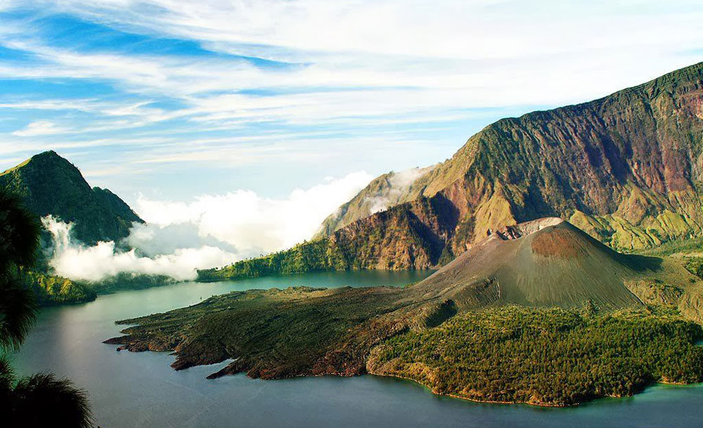 Lake Segara Anak Mount Rinjani altitude 2000 meters